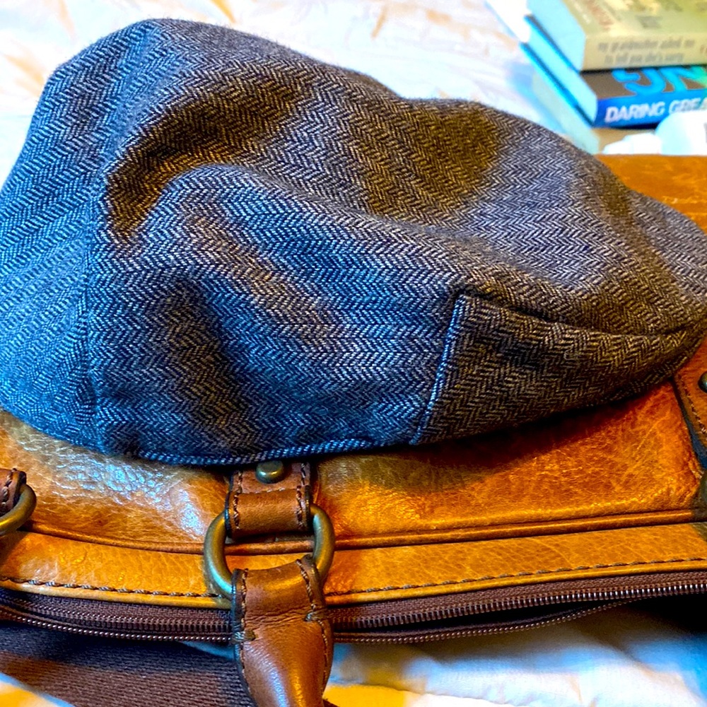Gap flat cap